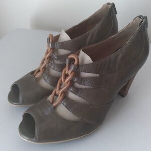 Indigo by Clarks Olive Green‎ Leather Boho Peep Toe Bootie Heels Braided Detail
